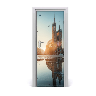 Tapet autocolant pentru uși Reflecție într-o băltoacă din piața din Cracovia