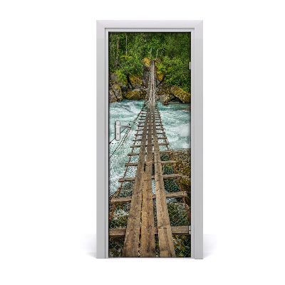 Autocolant de uși Un pod suspendat peste un pârâu în grabă