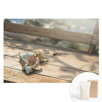 Tapet nețesut O scoică pe o bancă de lemn