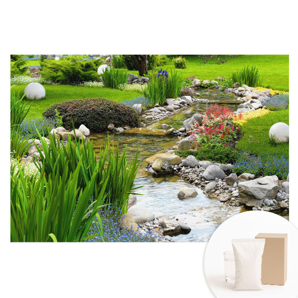 Tapet foto pe material nețesut Grădină verde cu un pârâu de piatră