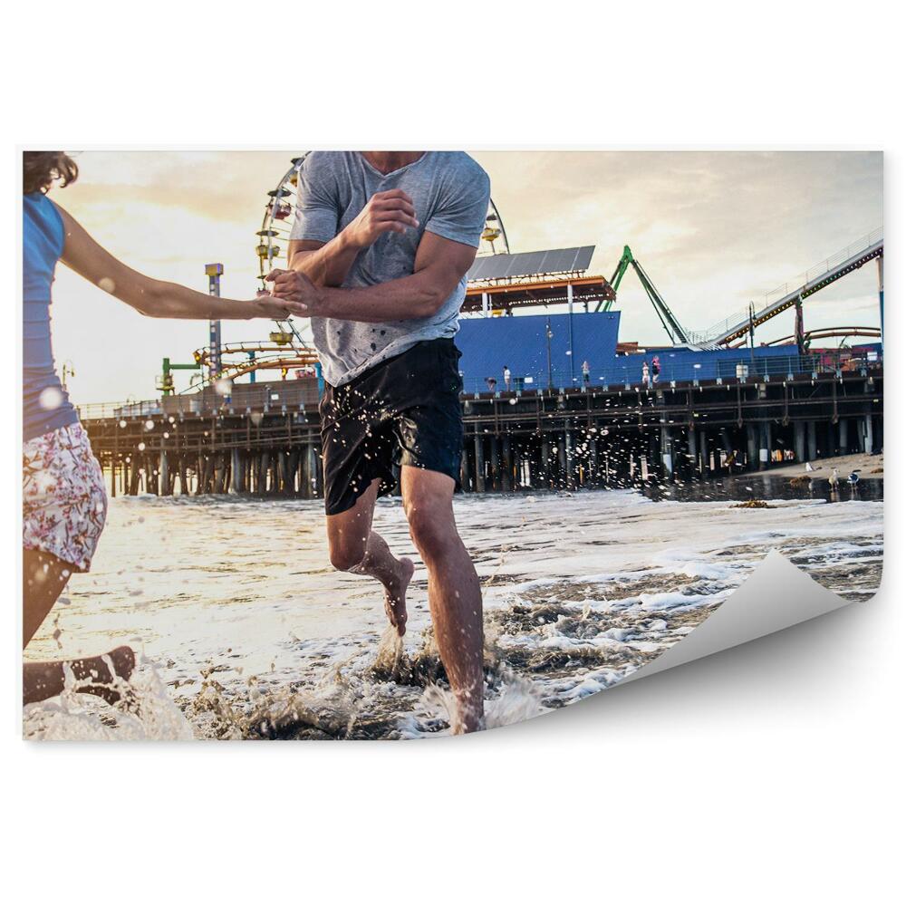 Decor fototapet Parc de distracții de la malul de apă cuplu dragoste