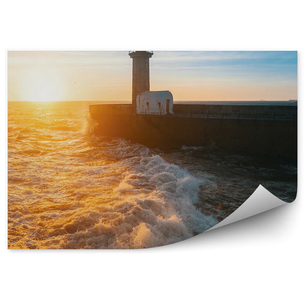 Decor fototapet Farul pe digul de beton valuri de mare