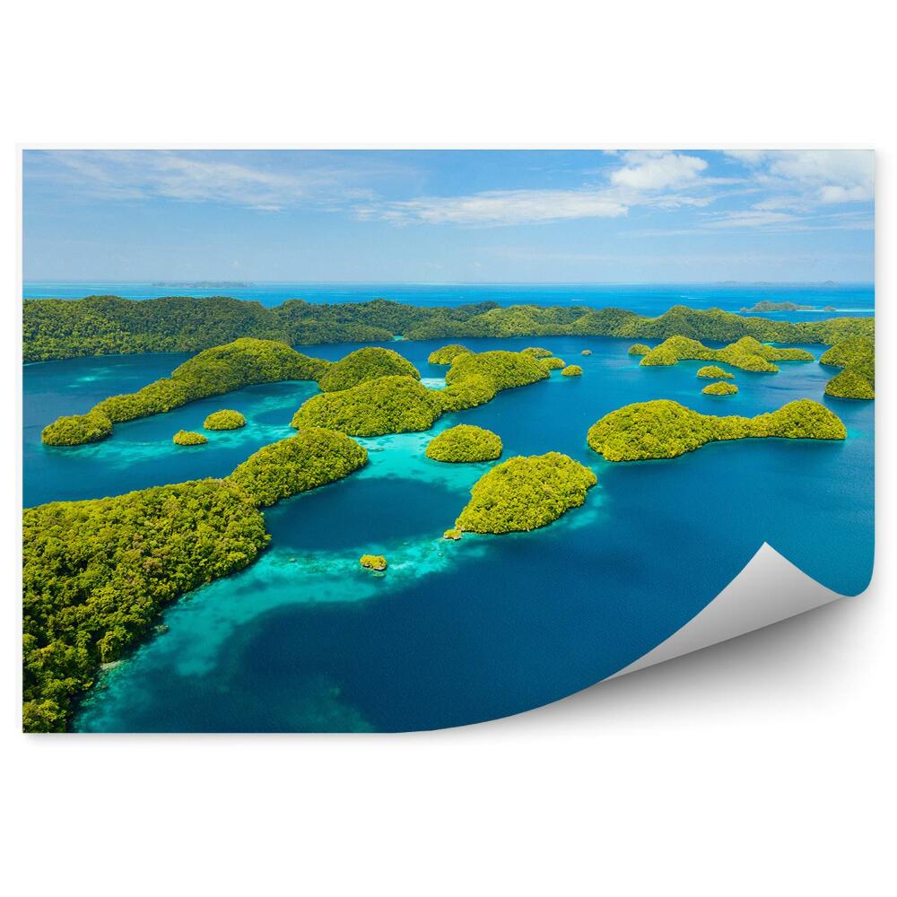 Fototapet Insulele verzi plantează cerul cu apă albastră