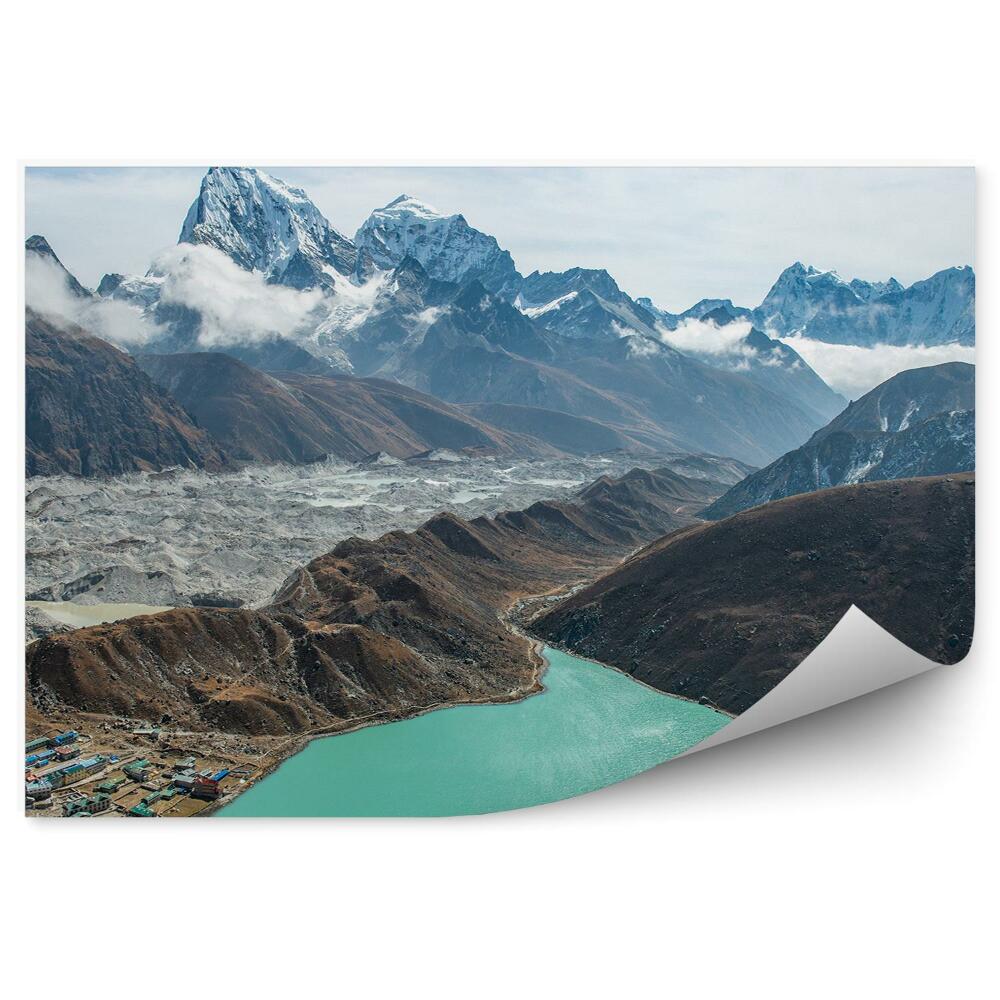 Fototapet pentru perete Suprafața De Apă Printre Peisajul Montan, Vedere De Ochi De Pasăre