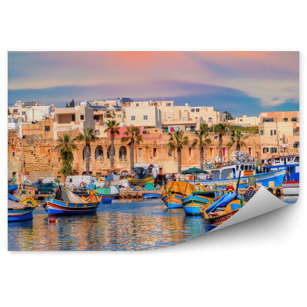 Fototapet vintage Malta Clădiri Palmieri Bărci Colorate Ocean Palmieri Apus De Soare