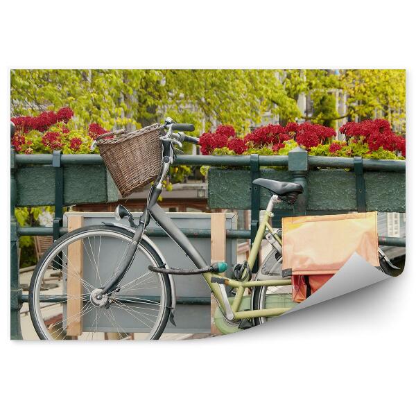 Fototapet vintage Bicicleta pe pod, cos, geanta, flori