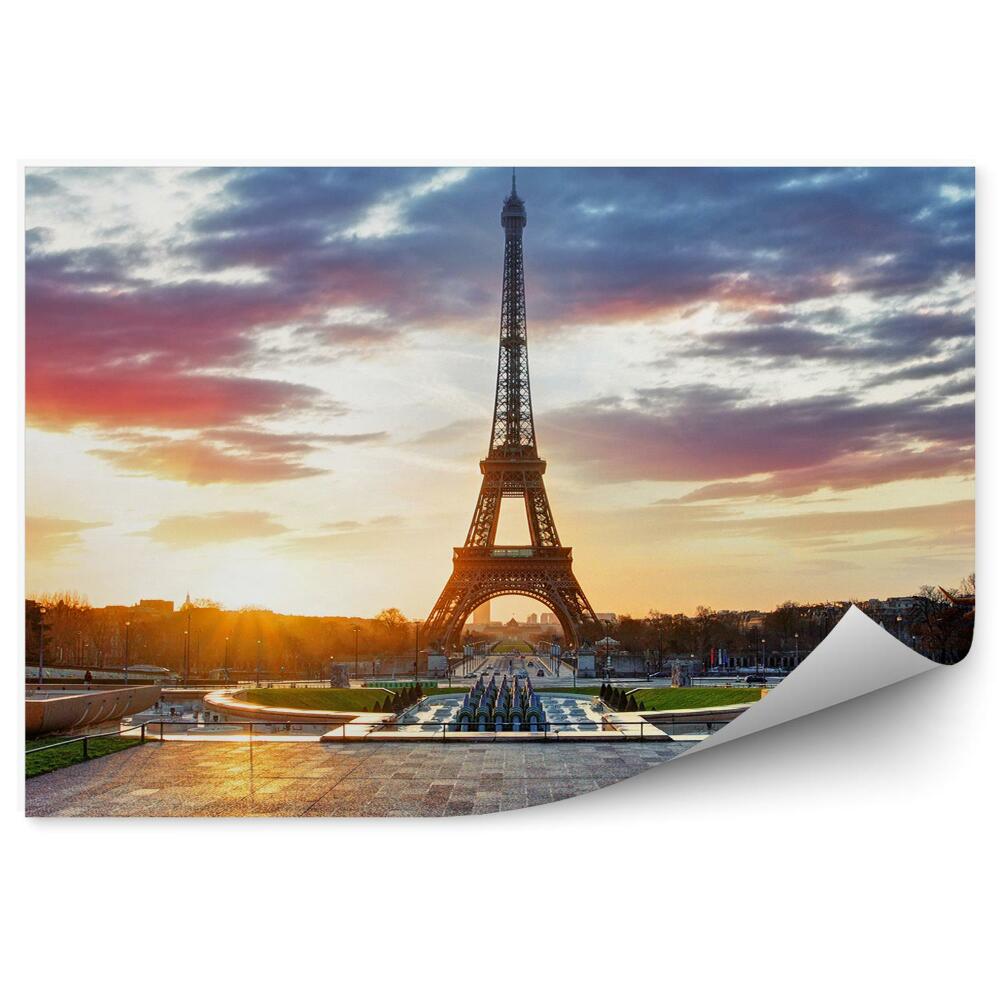 Fototapet perete Orașul Paris Turnul Eiffel cer acoperit de nori și colorat