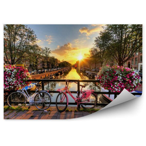 Fototapet pentru perete Frumos Răsărit Peste Amsterdam, Țările De Jos, Cu Flori Și Biciclete Pe Pod În Primăvară