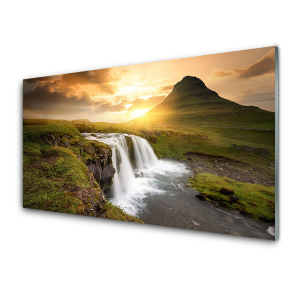 Transparenţă Cascada Pe Fundalul Unui Munte Verde