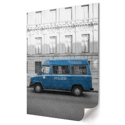 Grafică murală pe pânză Mașină de poliție albastră în peisajul urban