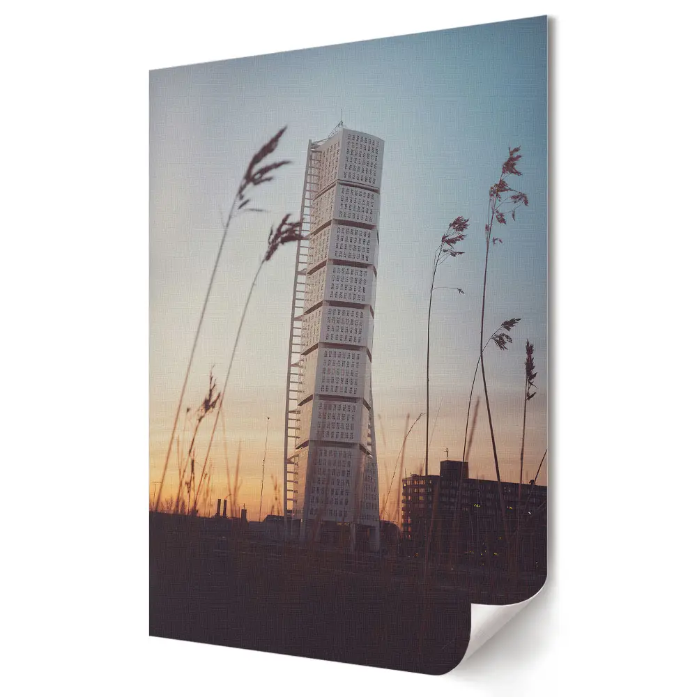 Tablou canvas cu grafică murală reprezentând un apus peste un oraș modern