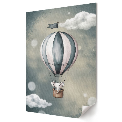 Poster decorativ Un elefant într-un balon pe cer