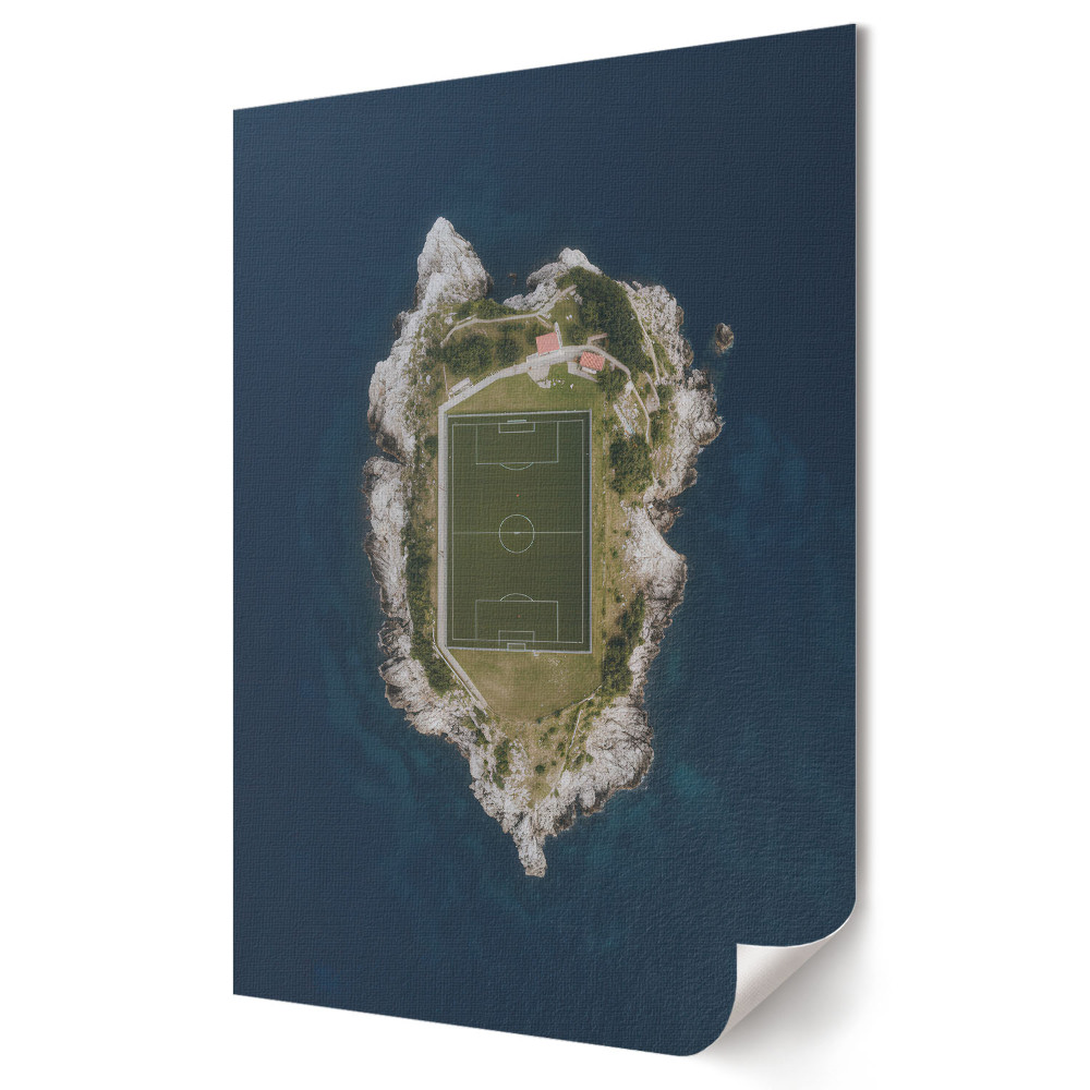 Poster decorativ O insulă de fotbal cu oceanul în fundal