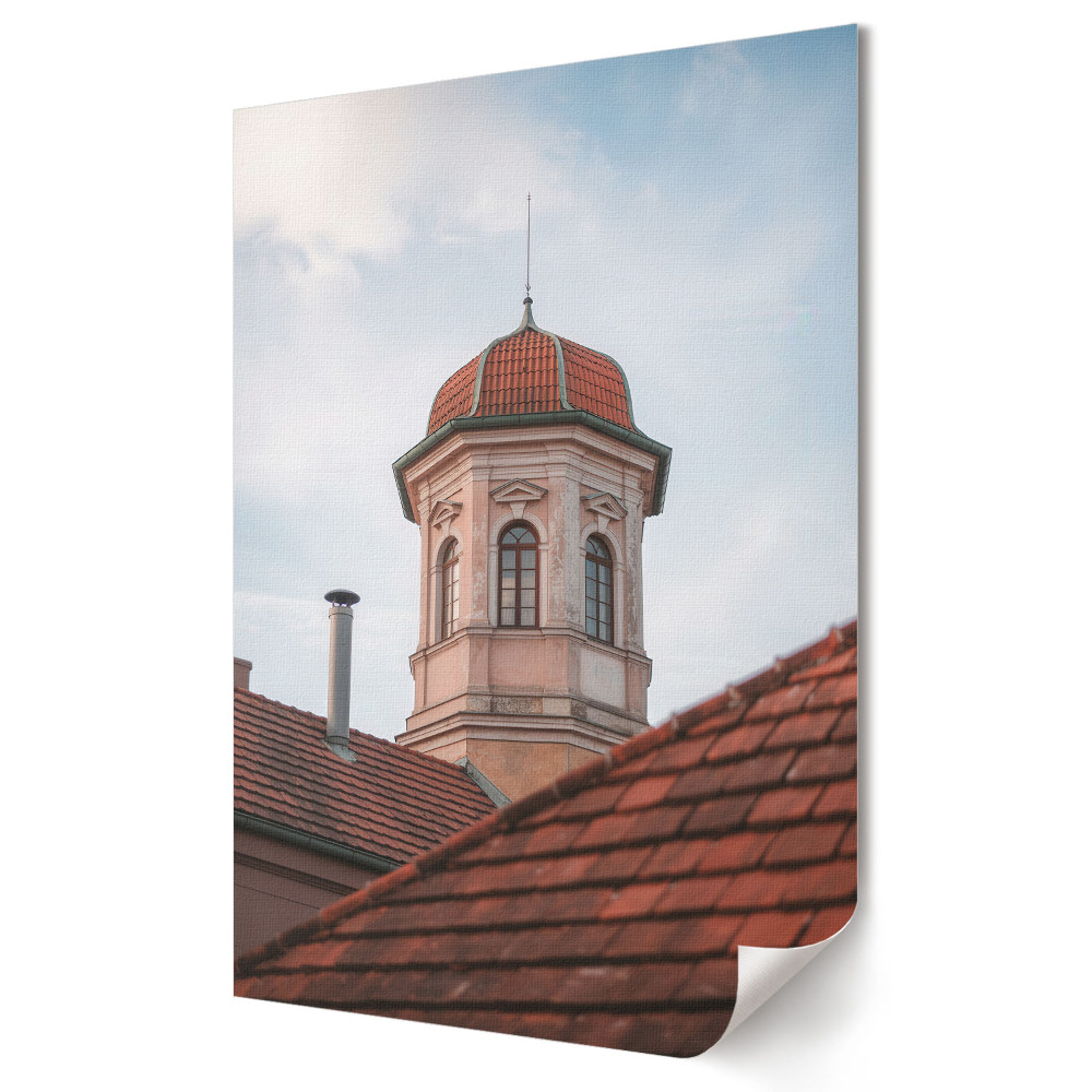 Poster decorativ Un turn istoric deasupra acoperișurilor orașului