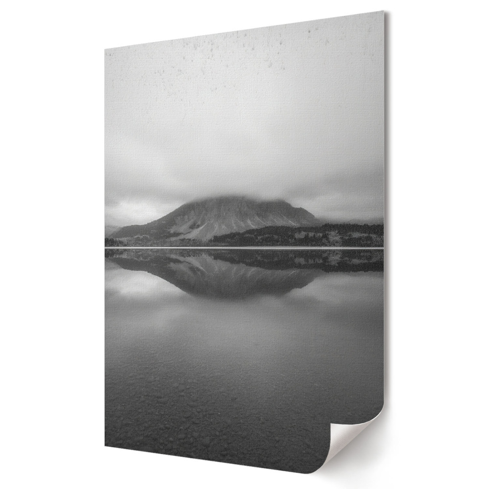 Grafică murală pe pânză Liniștea unui lac de munte în monocrom