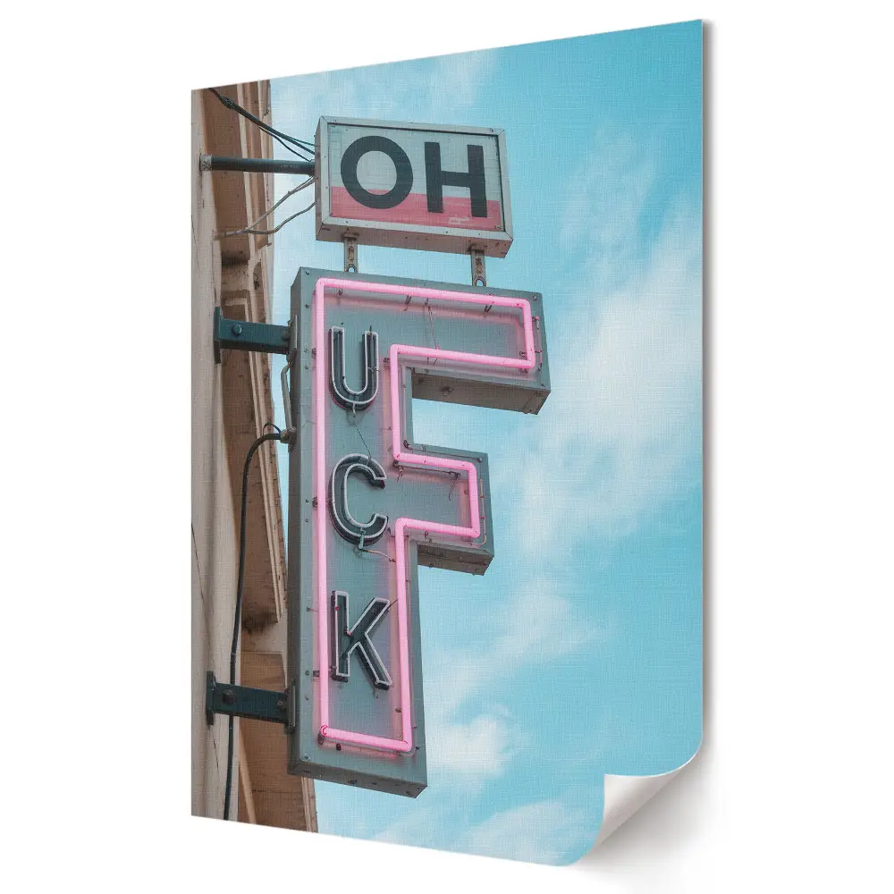 Tablou canvas cu grafică murală reprezentând un semn neon în oraș