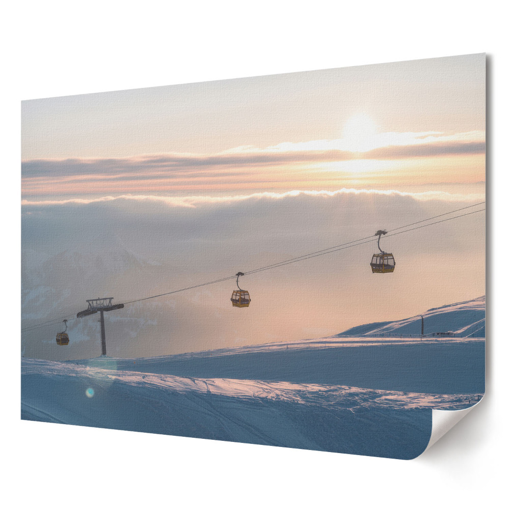 Poster stilat pentru living Peisaj de iarnă cu gondole în munți