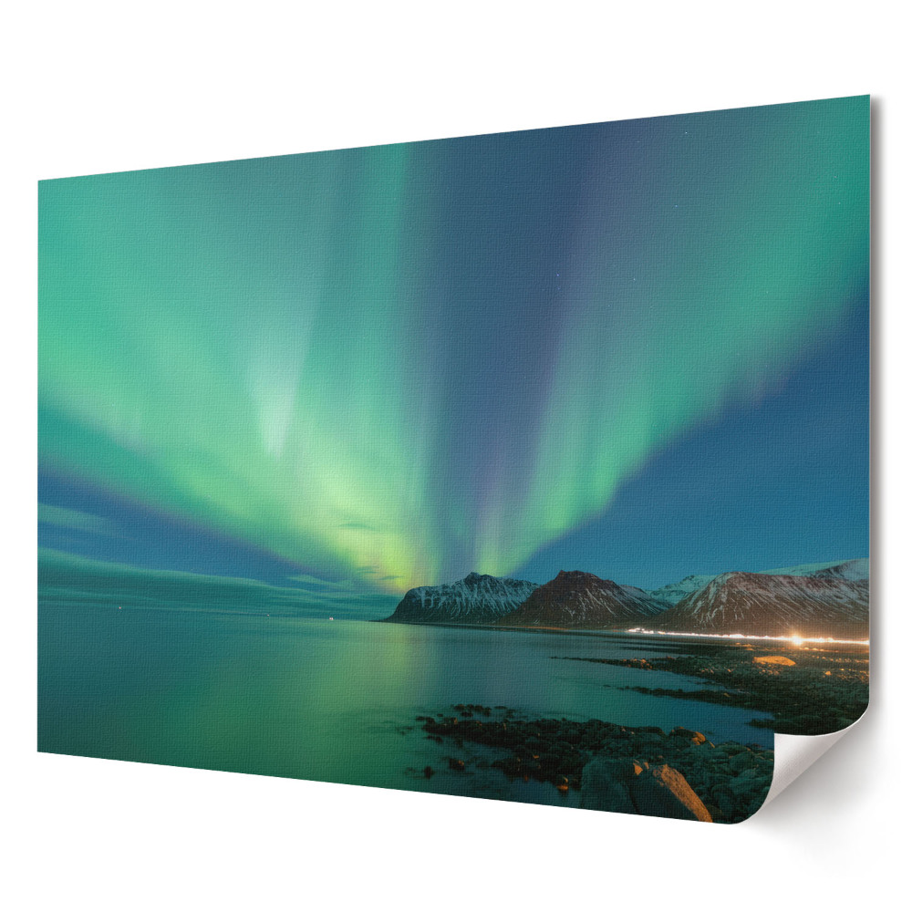 Poster de perete elegant Aurora boreală peste o mare calmă