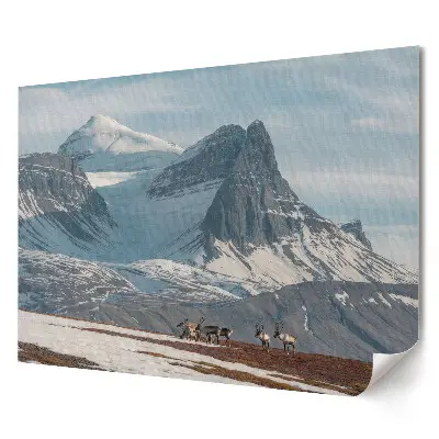 Poster stilizat pentru living cu reni în peisaj montan arctic