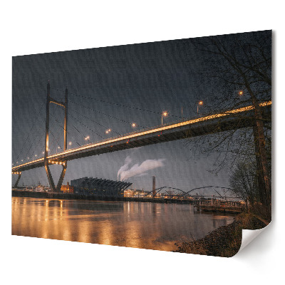 Poster de perete elegant Un pod în peisajul urban nocturn