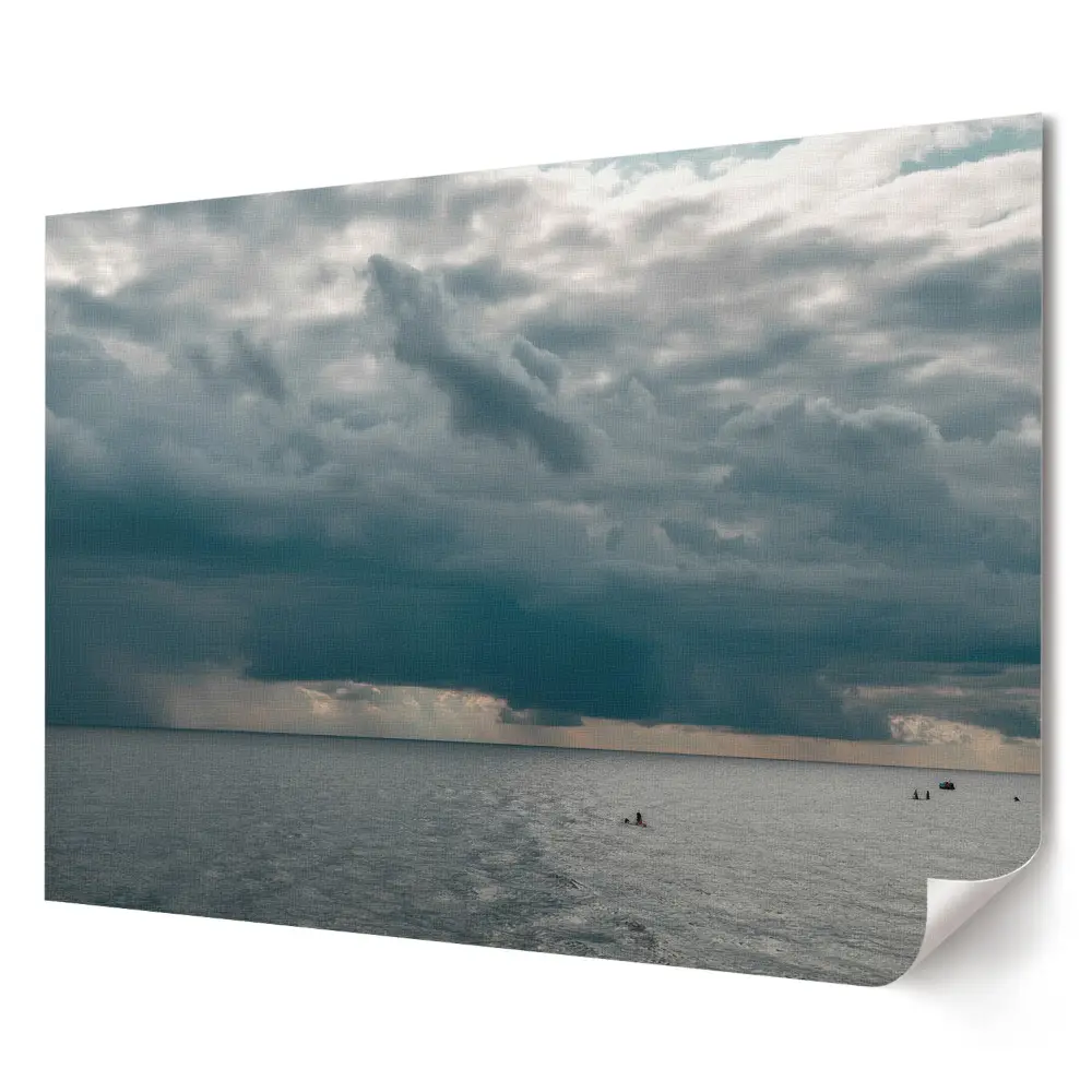 Poster pentru living cu cer furtunos peste o mare calmă