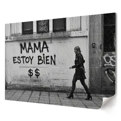 Poster decorativ Femeie în oraș cu graffiti pentru living
