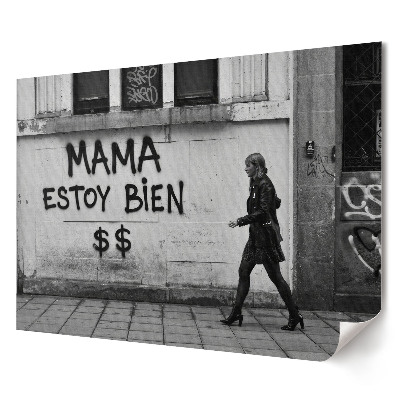 Poster stilat pentru living Femeie în oraș cu graffiti