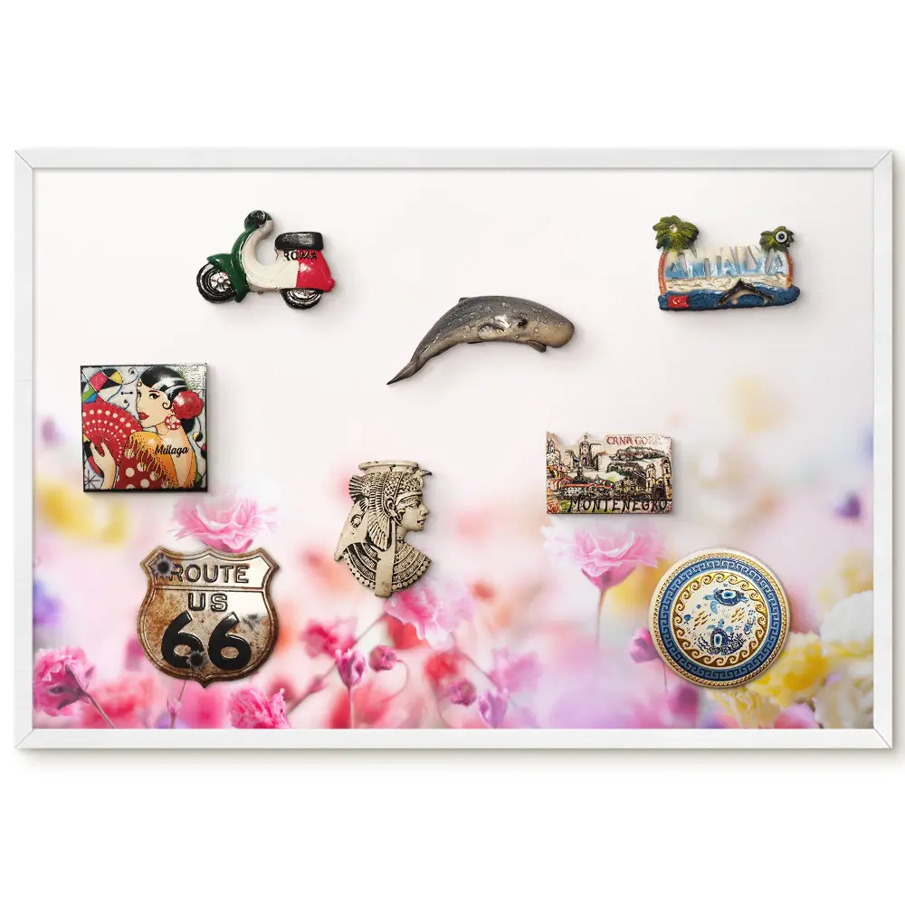 Panou magnetic înrămat cu design de flori delicate în nuanțe pastelate
