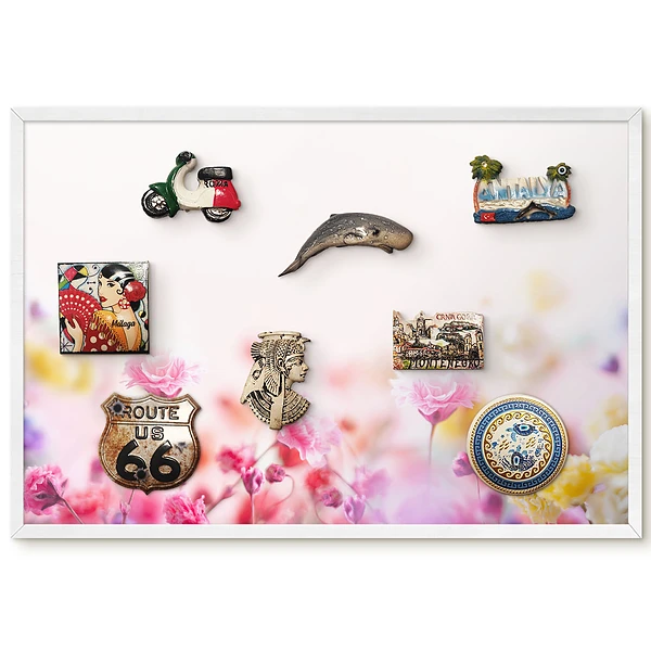 Panou magnetic înrămat cu design de flori delicate în nuanțe pastelate