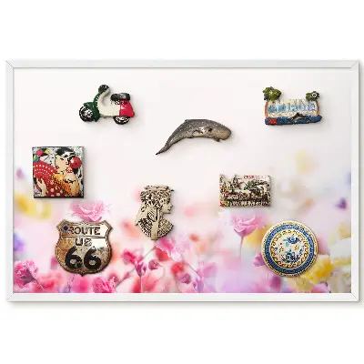 Panou magnetic înrămat cu design de flori delicate în nuanțe pastelate