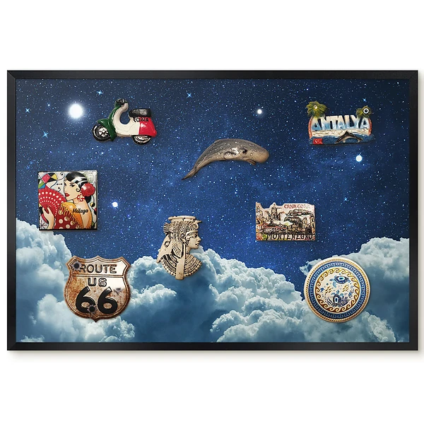 Panou magnetic înrămat cu imaginea unui cer de noapte înstelat deasupra norilor