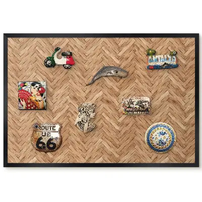 Panou magnetic înrămat cu design geometric în formă de spic de hering și finisaj din lemn cald
