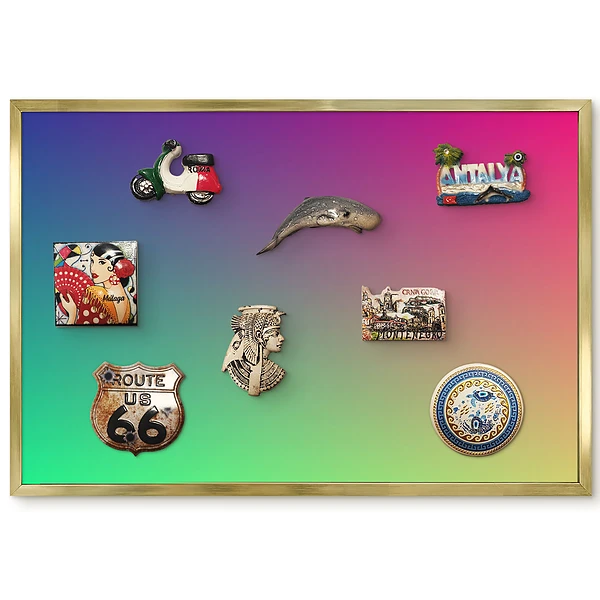 Tablă magnetică de perete cu ramă aurie și design în culorile curcubeului