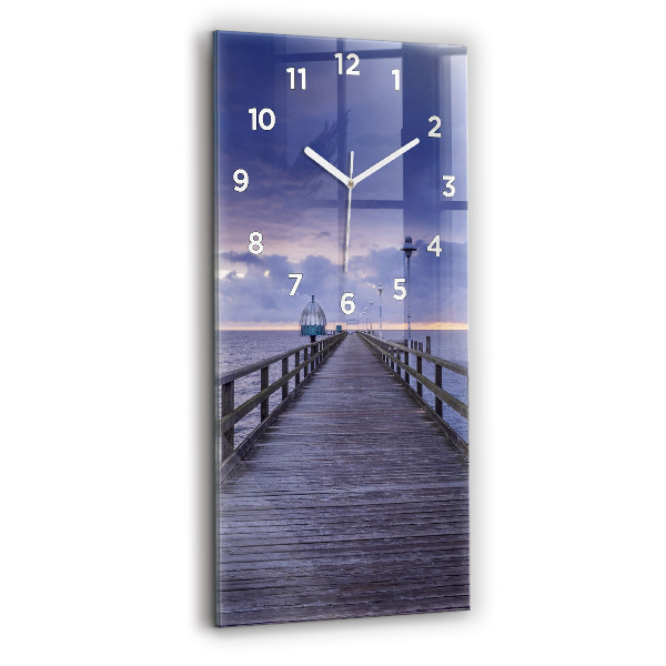 Ceas de sticlă pe perete vertical Pier Pe Marea Baltică