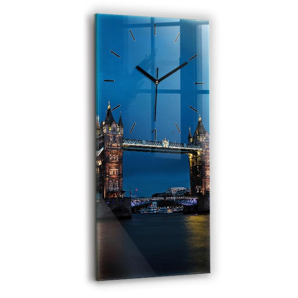 Ceas de sticlă pe perete vertical Tower Bridge Londra noaptea