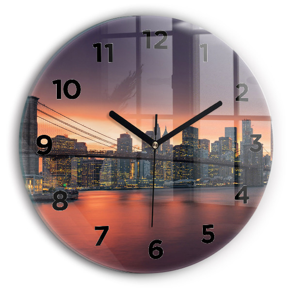 Ceas de sticlă pe perete rotund East River din New York