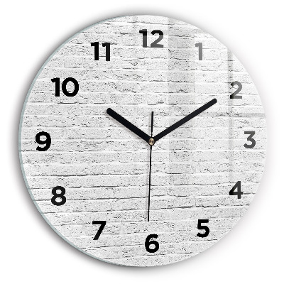 Ceas de sticlă pe perete rotund Un zid de cărămizi ușoare